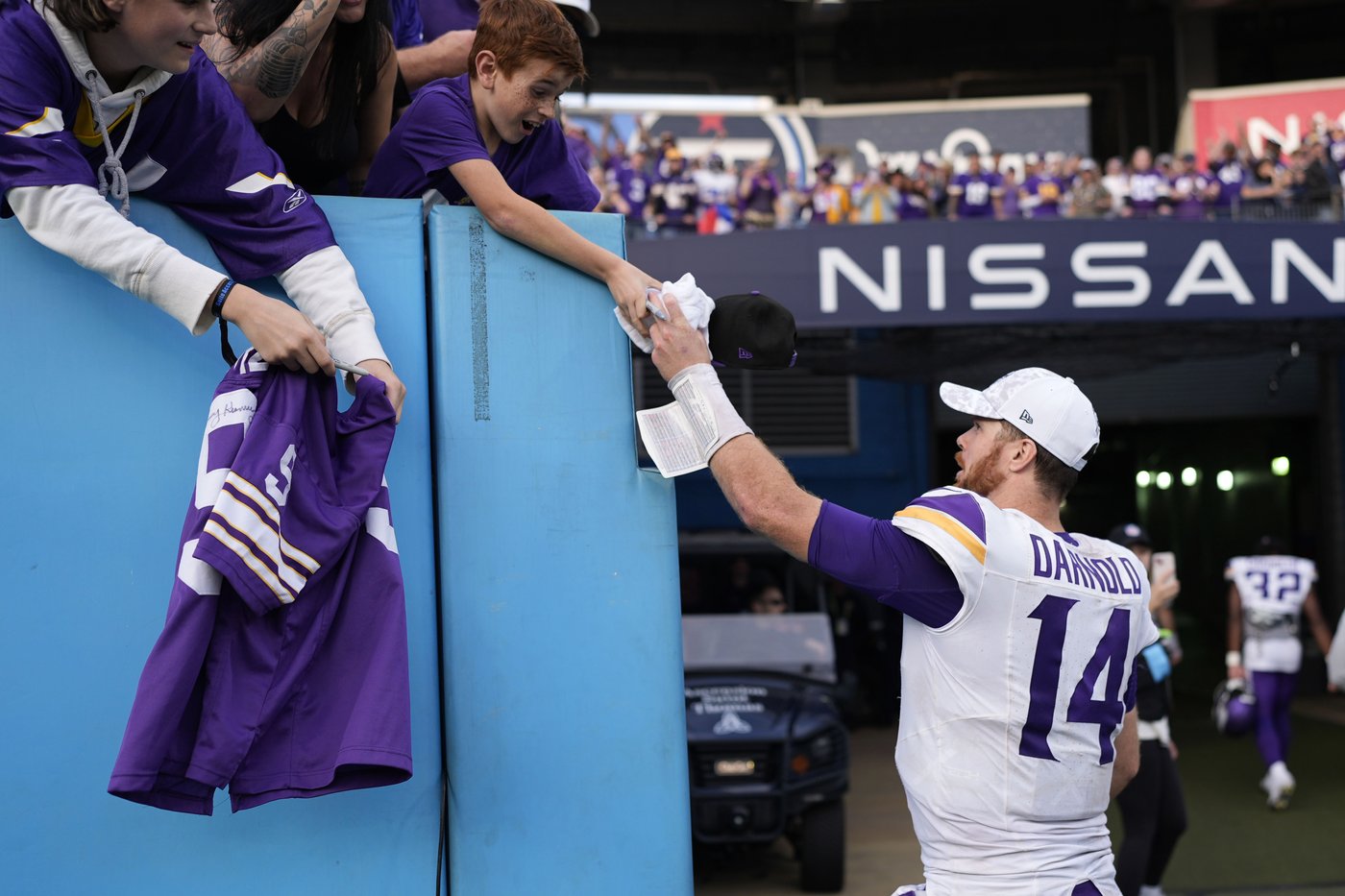 Sam Darnold leads Vikings to 3rd straight win, beating Titans 23-13 | iNFOnews.ca