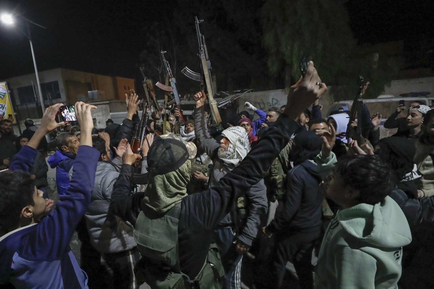 Clashes between Islamists now in power in Syria and Assad's supporters kill 6 fighters | iNFOnews.ca Clashes between Islamists now in power in Syria and Assad's supporters kill 6 fighters | iNFOnews.ca