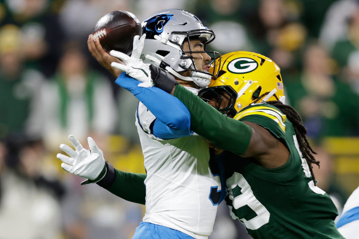 Love throws 3 TD passes as the Packers beat the Panthers 27-19 | iNFOnews.ca Love throws 3 TD passes as the Packers beat the Panthers 27-19 | iNFOnews.ca