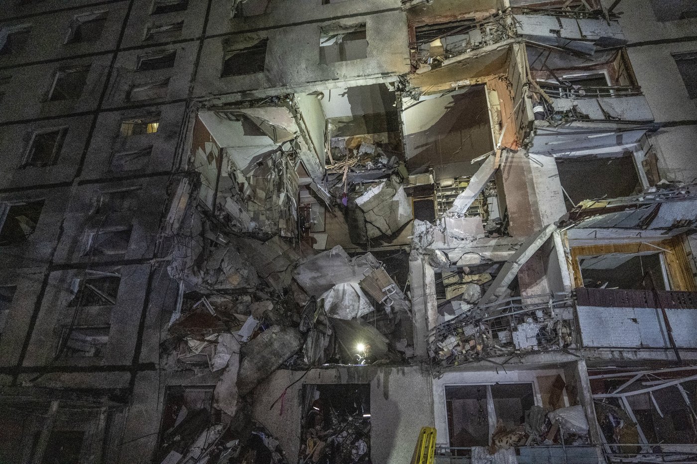Russian bomb hits building in Ukraine's 2nd largest city, killing 3, including 2 teens | iNFOnews.ca
