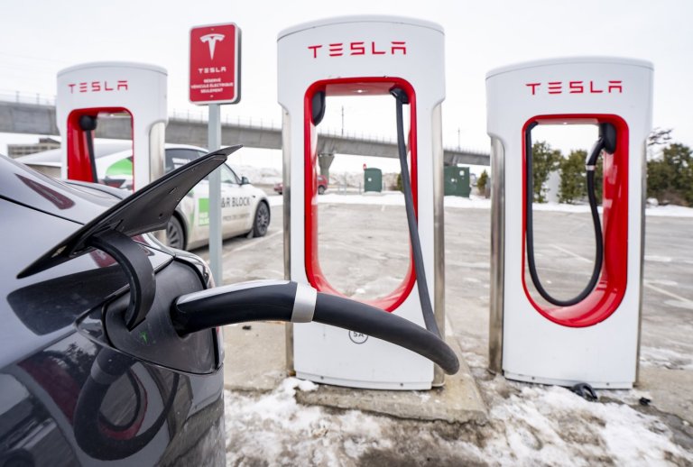 Feds knew EV rebates were running out months before telling public, documents suggest | iNFOnews.ca