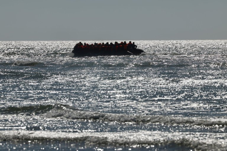 A child and 2 women killed in an apparent stampede during Channel crossing attempt | iNFOnews.ca