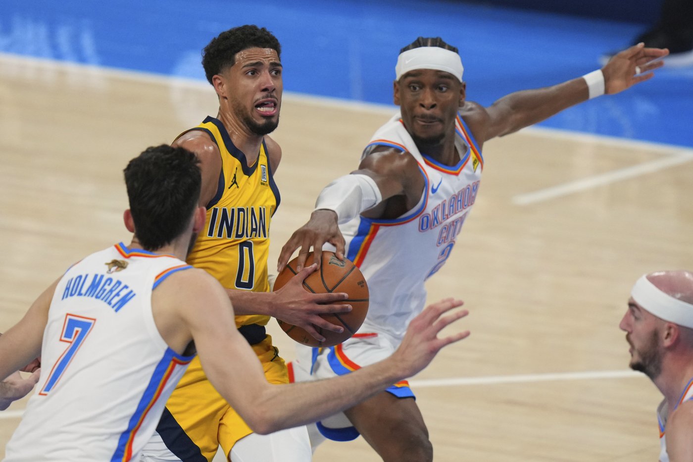 Pacers commit 19 first-half turnovers in Game 1 of NBA Finals against Thunder | iNFOnews.ca