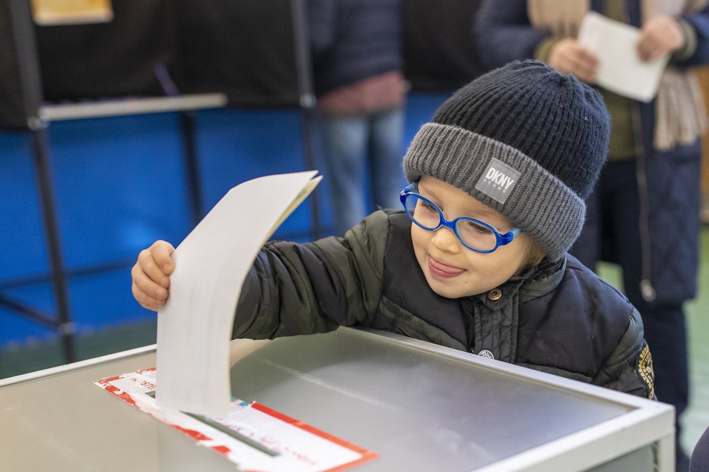 Lithuanians vote in parliamentary election with many looking for change despite a strong economy | iNFOnews.ca