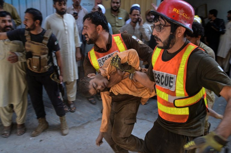 School roof collapse kills at least 29, injures more than 50 in Pakistan | iNFOnews.ca