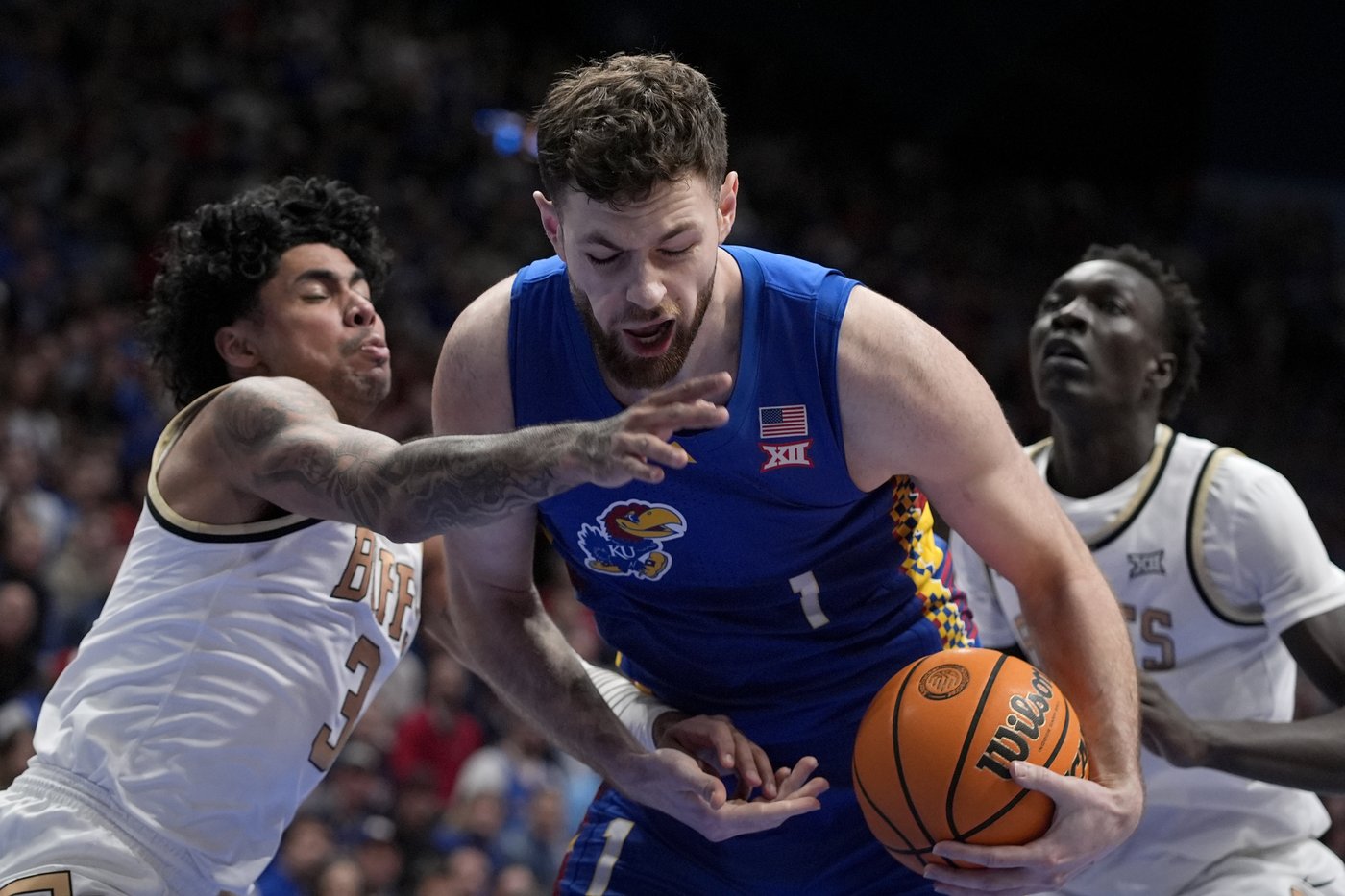 No. 17 Kansas struggles before beating Colorado 71-59 behind 19 points from Hunter Dickinson | iNFOnews.ca No. 17 Kansas struggles before beating Colorado 71-59 behind 19 points from Hunter Dickinson | iNFOnews.ca