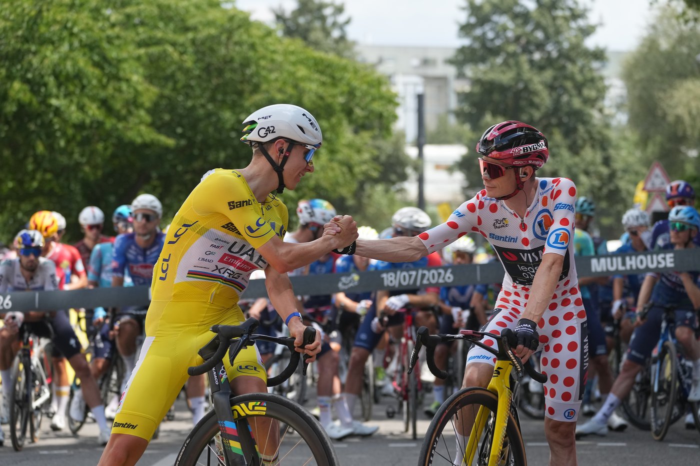 Vingegaard needs surgery on fractured collarbone after crashing out of Tour de France on Stage 15 | iNFOnews.ca