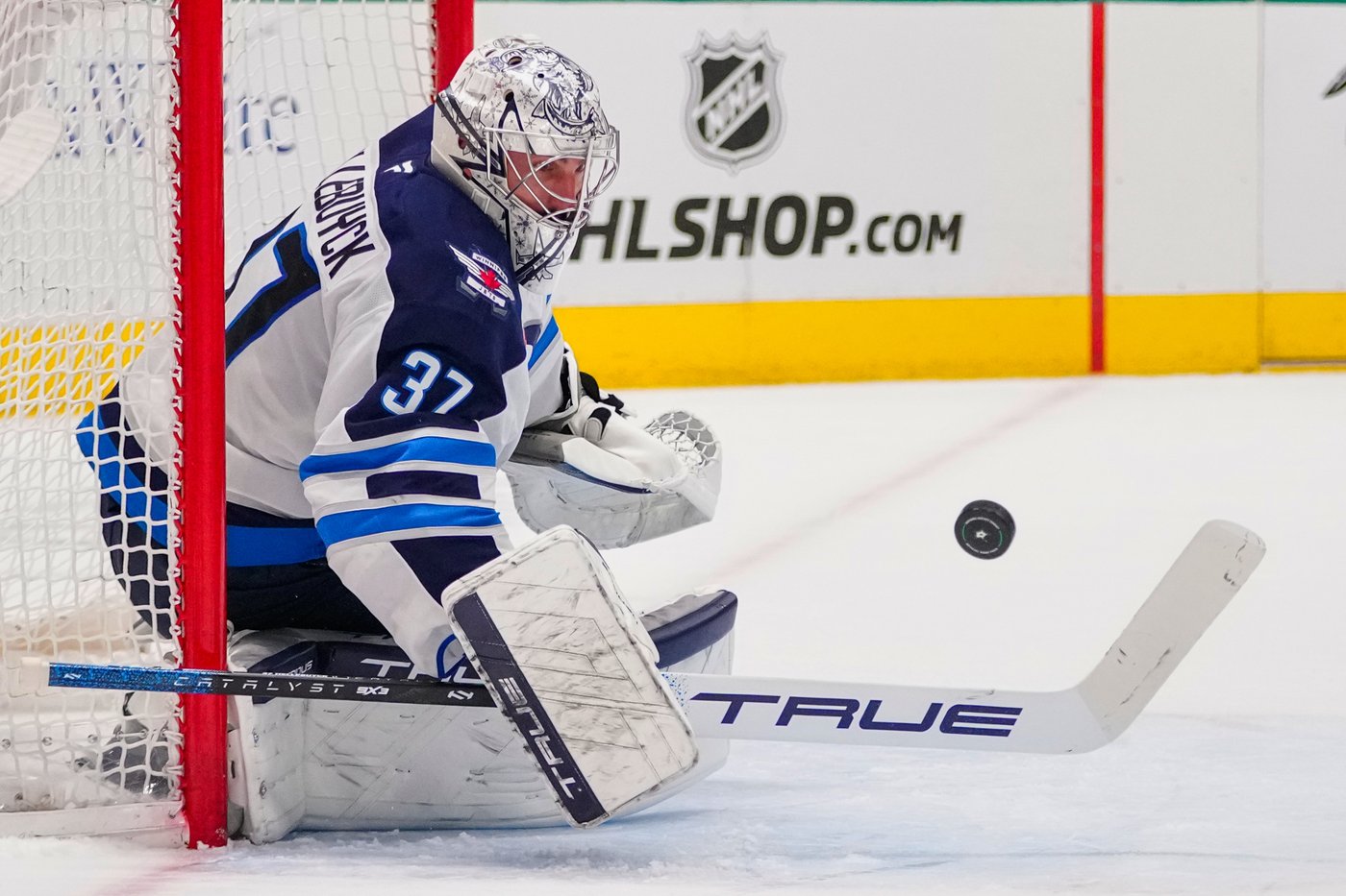 Winnipeg's Connor Hellebuyck is 6th goalie in NHL history to win Hart and Vezina in the same year | iNFOnews.ca