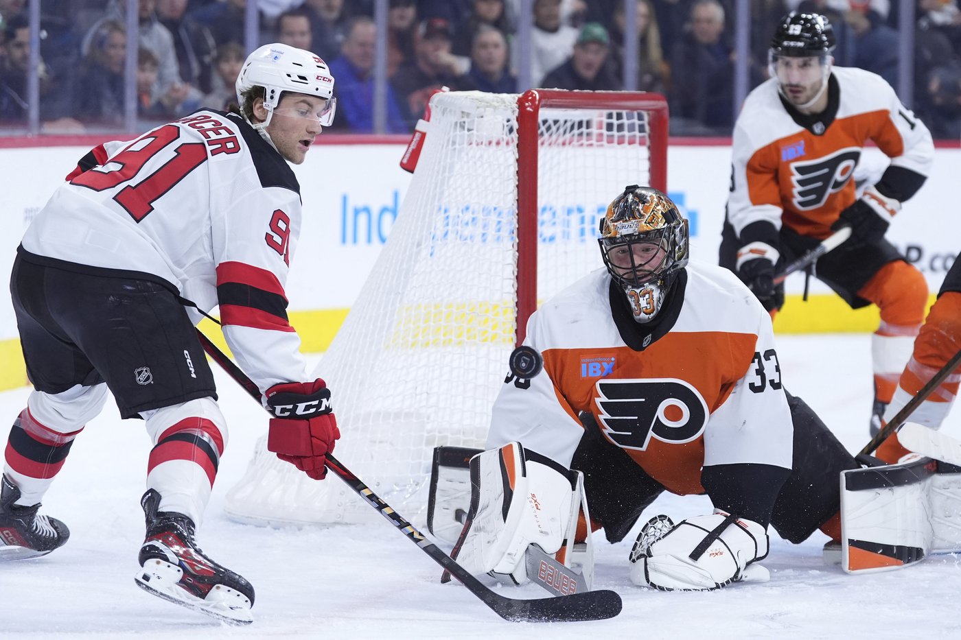 Brink, Farabee, Hathaway help Flyers build lead and hold on to beat Devils 4-2 | iNFOnews.ca