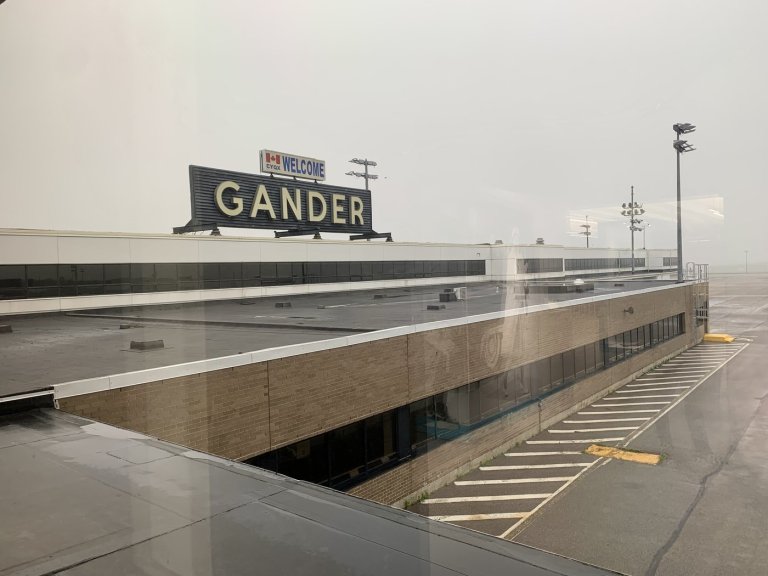 Airport warns about catfishing as people arrive to meet loved ones who don't exist | iNFOnews.ca