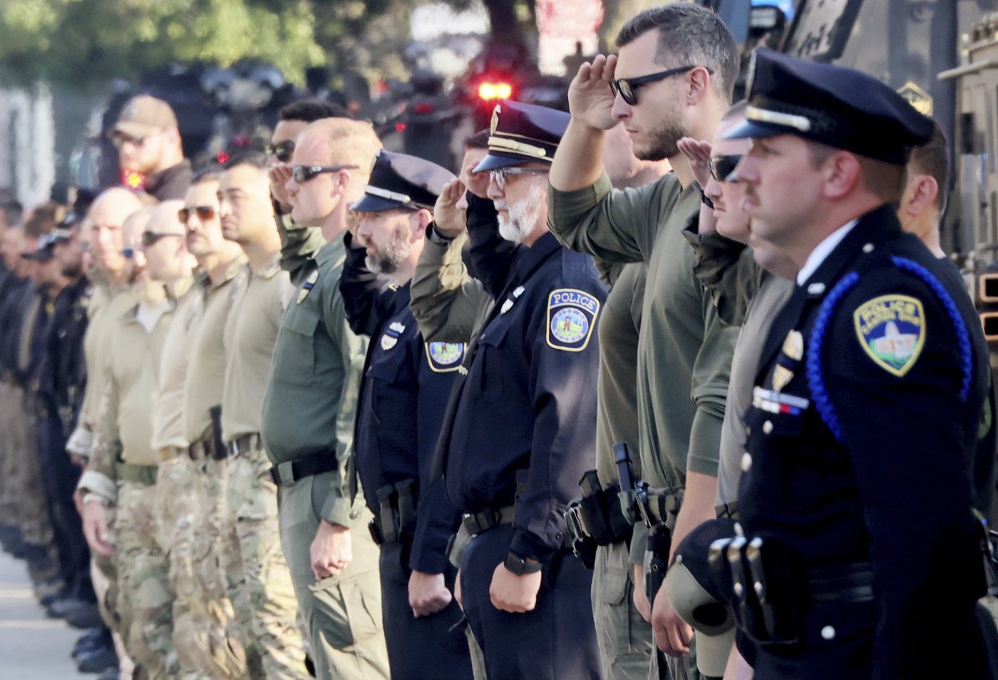 Slain Ohio police officer honored with Purple Heart and Medal of Honor during memorial service | iNFOnews.ca