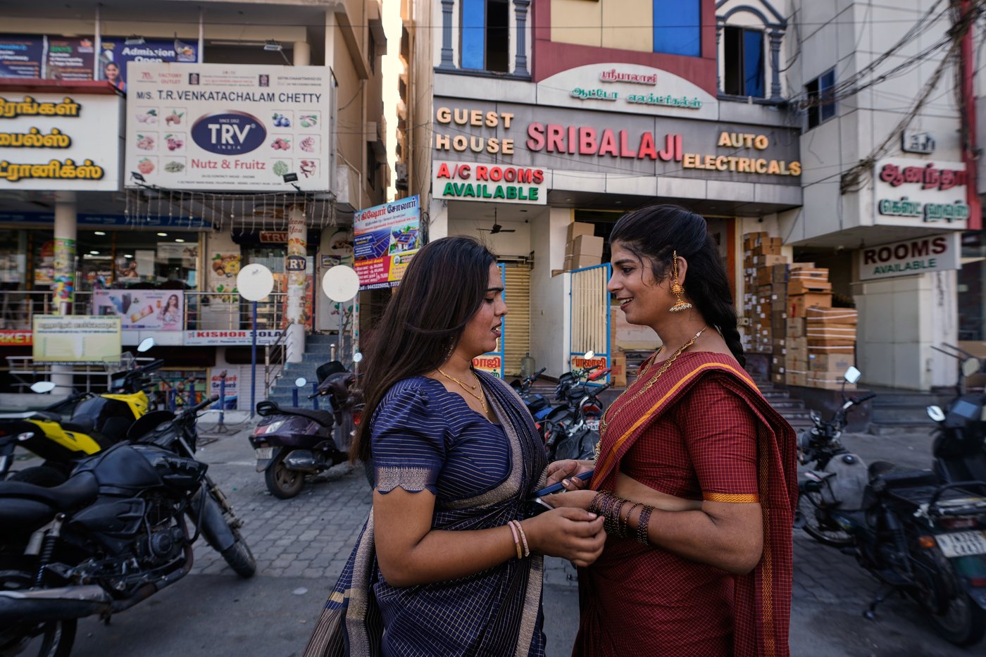 PHOTO ESSAY: A symbolic marriage ritual and beauty pageant brings India’s trans community together | iNFOnews.ca