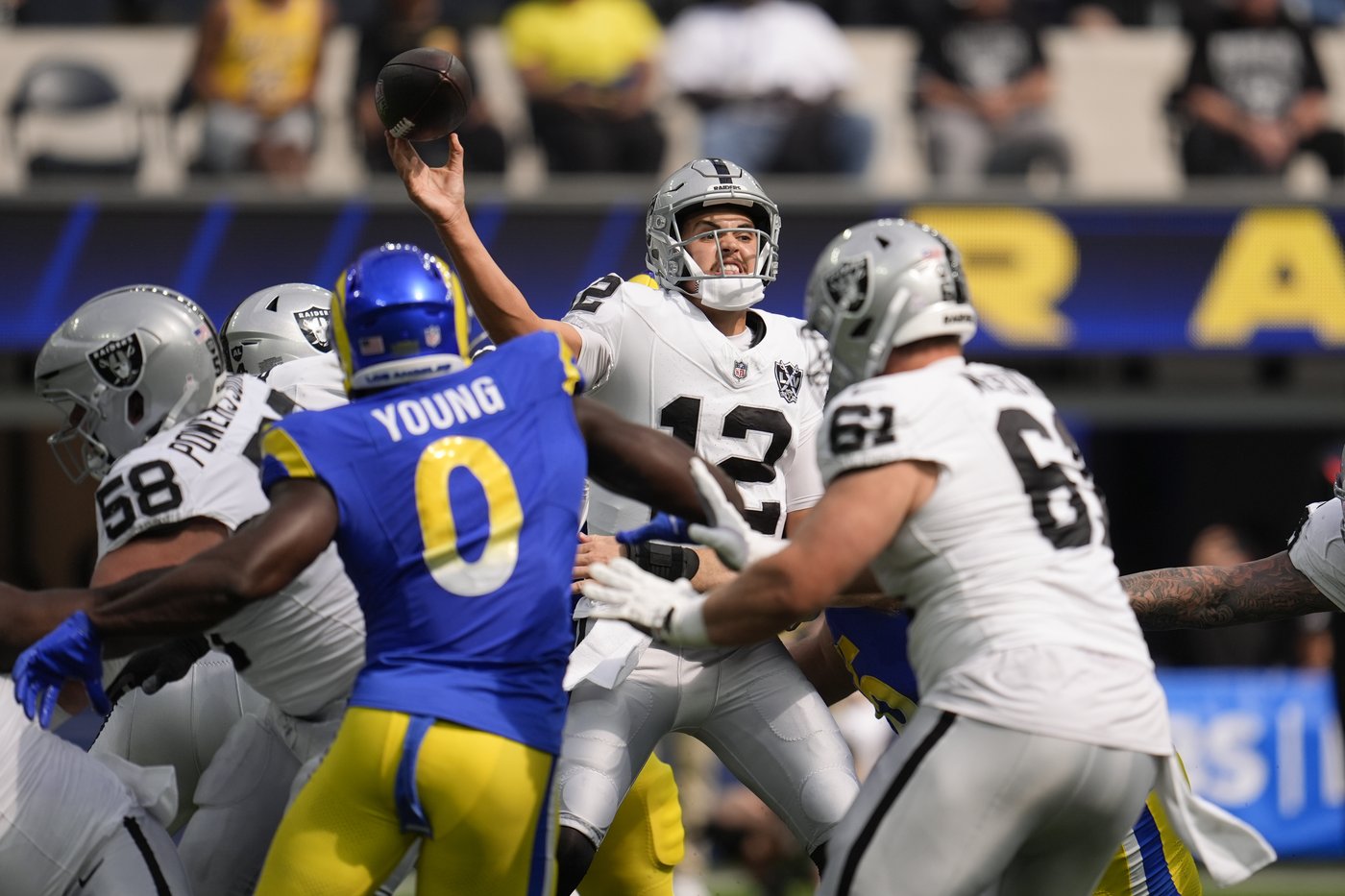 Raiders QB Aidan O'Connell expected to be out 4 to 6 weeks with a broken thumb, AP source says | iNFOnews.ca