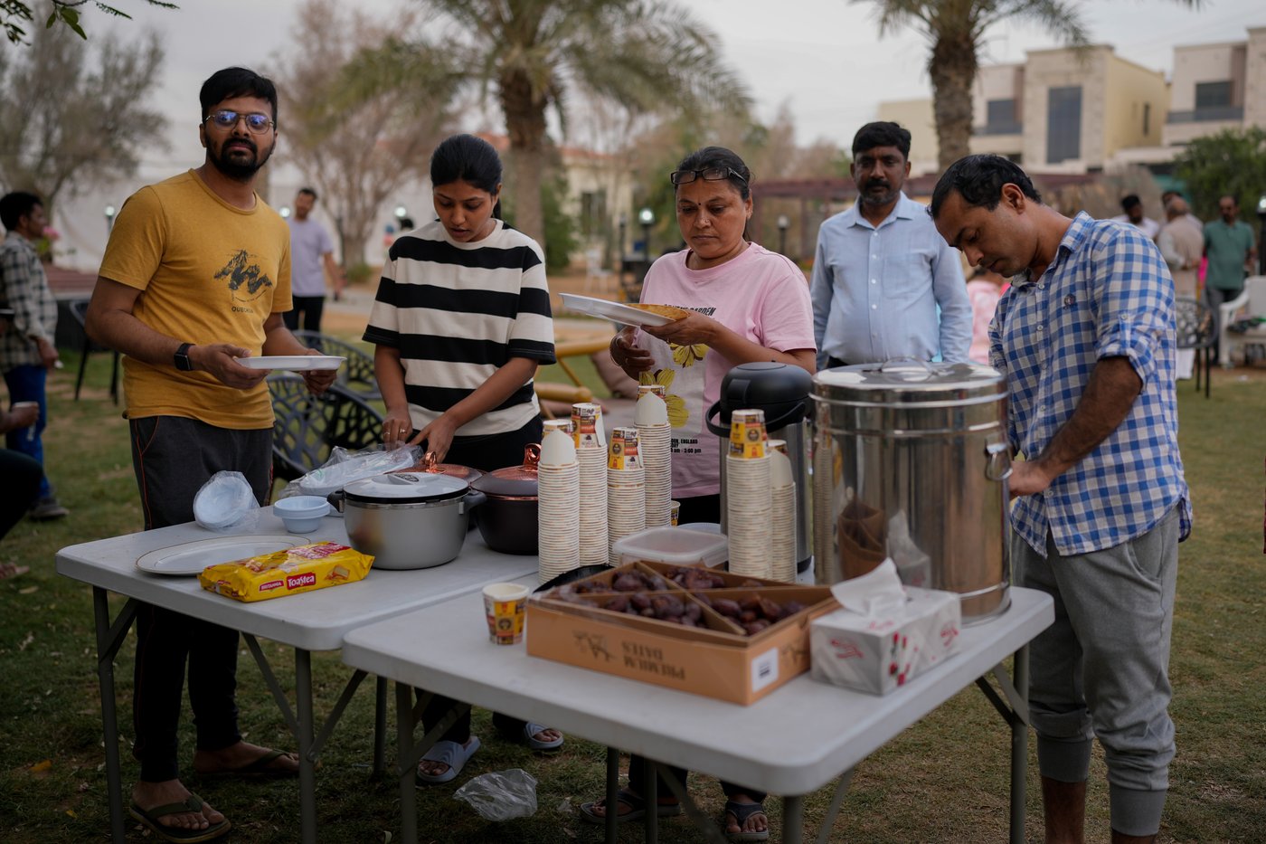 Photos show travellers stuck in the UAE taking shelter from war at Indian expat's home | iNFOnews.ca