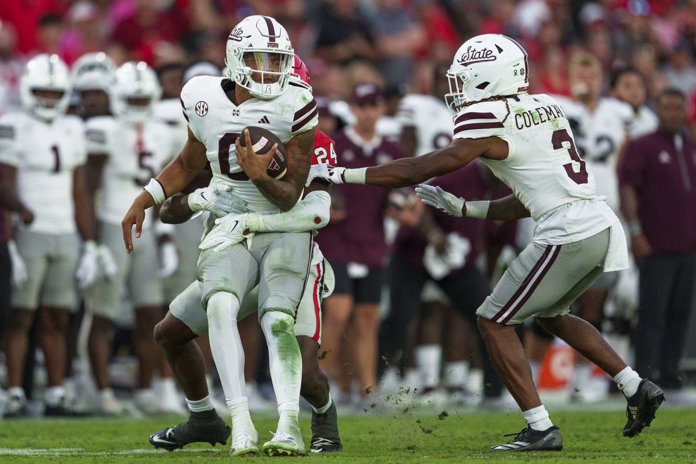 Georgia coach Kirby Smart reaches out to Mississippi State QB Van Buren to explain sideline shove | iNFOnews.ca Georgia coach Kirby Smart reaches out to Mississippi State QB Van Buren to explain sideline shove | iNFOnews.ca