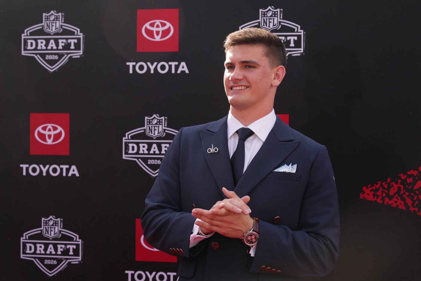 Inside the NFL draft suits: Family photos, sponsor art and a comic book reveal | iNFOnews.ca Inside the NFL draft suits: Family photos, sponsor art and a comic book reveal | iNFOnews.ca