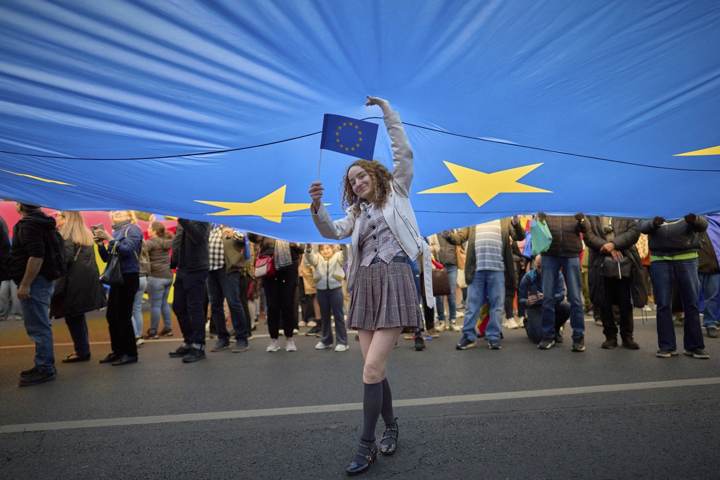 PHOTO COLLECTION: Romania Election Pro-EU Rally | iNFOnews.ca PHOTO COLLECTION: Romania Election Pro-EU Rally | iNFOnews.ca