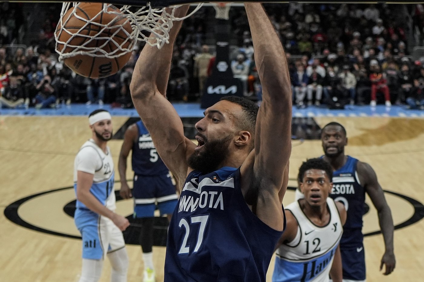 Mathews and Young lead the Hawks past the Timberwolves 117-104 | iNFOnews.ca