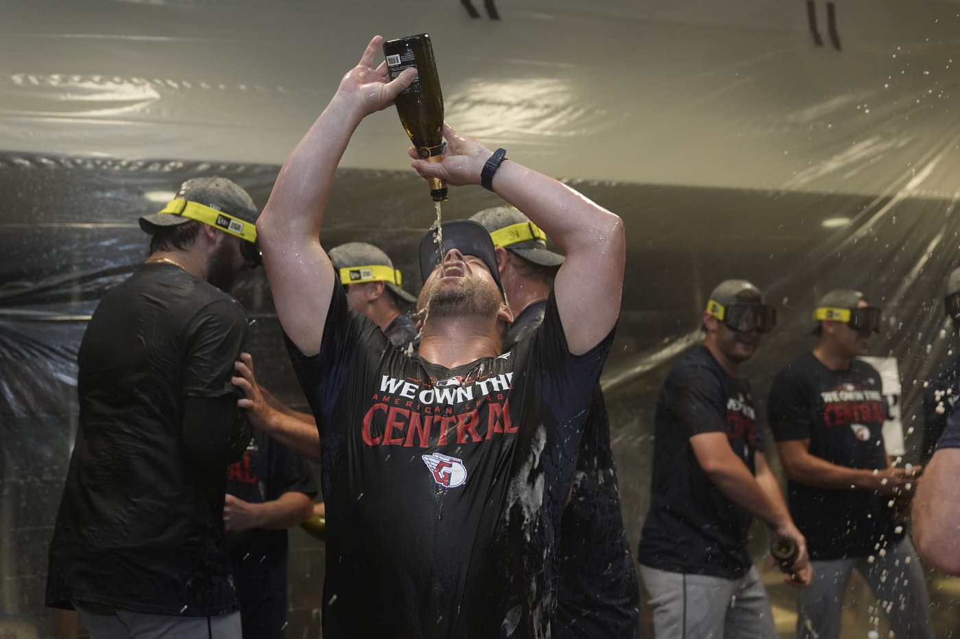 Cleveland Guardians clinch AL Central title when Royals lose to Giants | iNFOnews.ca