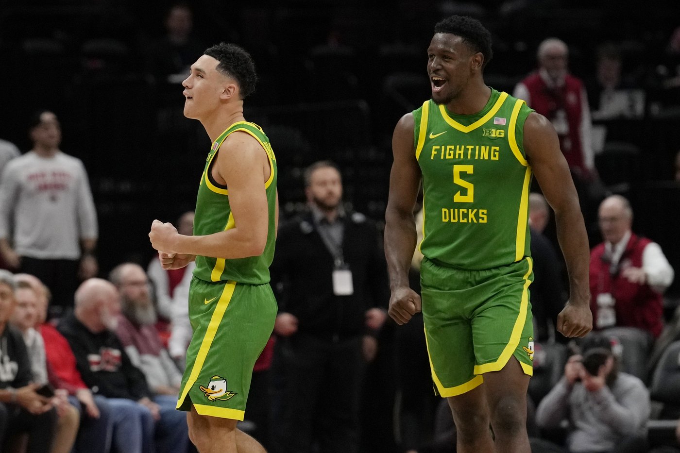 No. 15 Oregon rallies late to beat Ohio State 73-71 | iNFOnews.ca