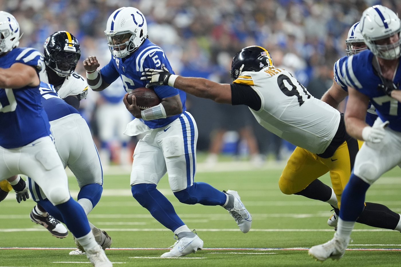 Joe Flacco relieves injured Anthony Richardson and helps Colts hold off Steelers 27-24 | iNFOnews.ca