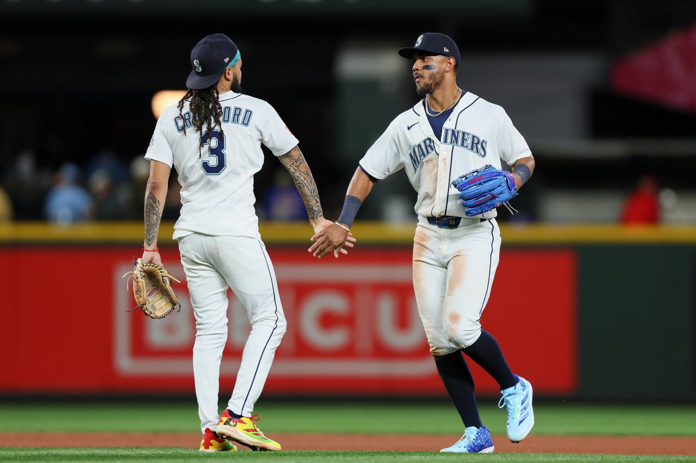 Mariners' Julio Rodríguez placed on 7-day injured list with concussion after being hit in helmet | iNFOnews.ca Mariners' Julio Rodríguez placed on 7-day injured list with concussion after being hit in helmet | iNFOnews.ca
