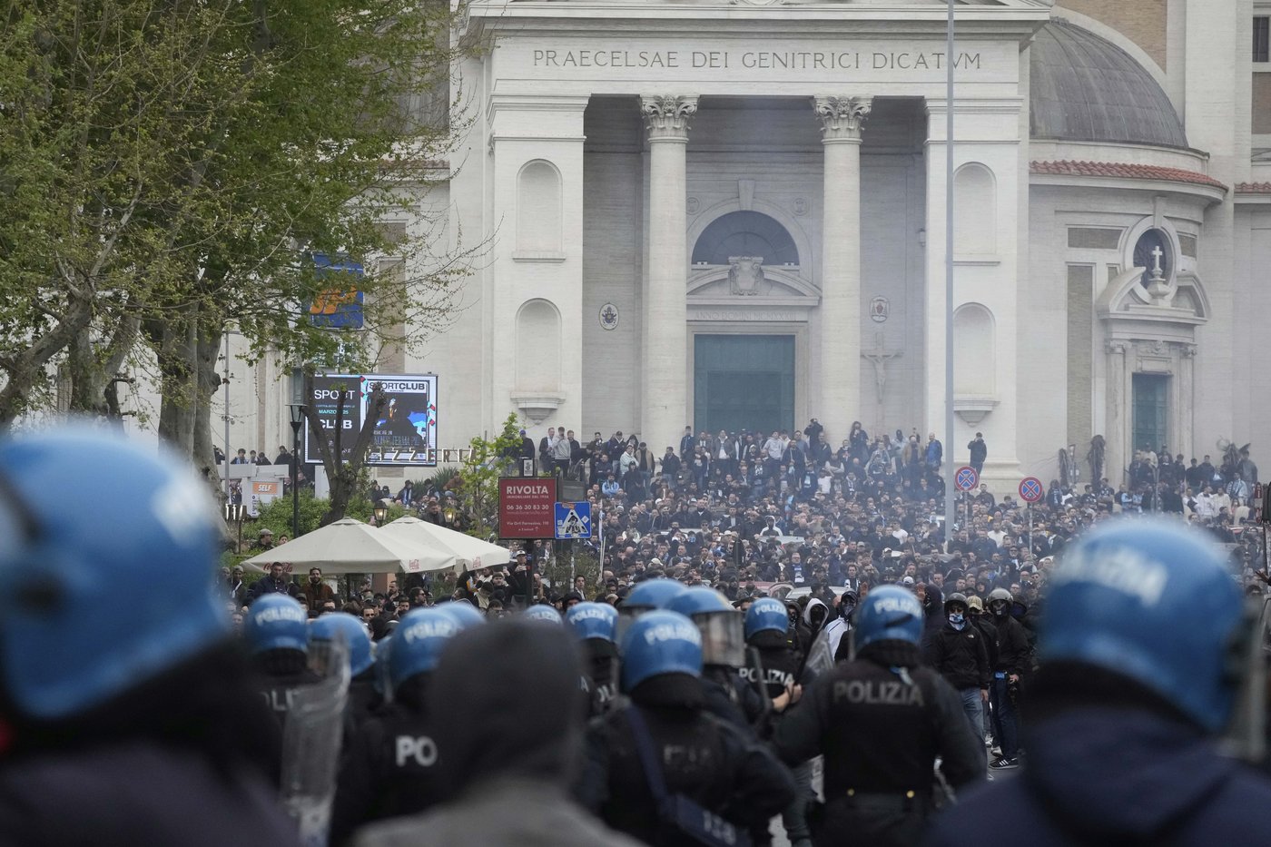 Rome derby clashes likened to 'urban warfare' with 24 police officers injured | iNFOnews.ca