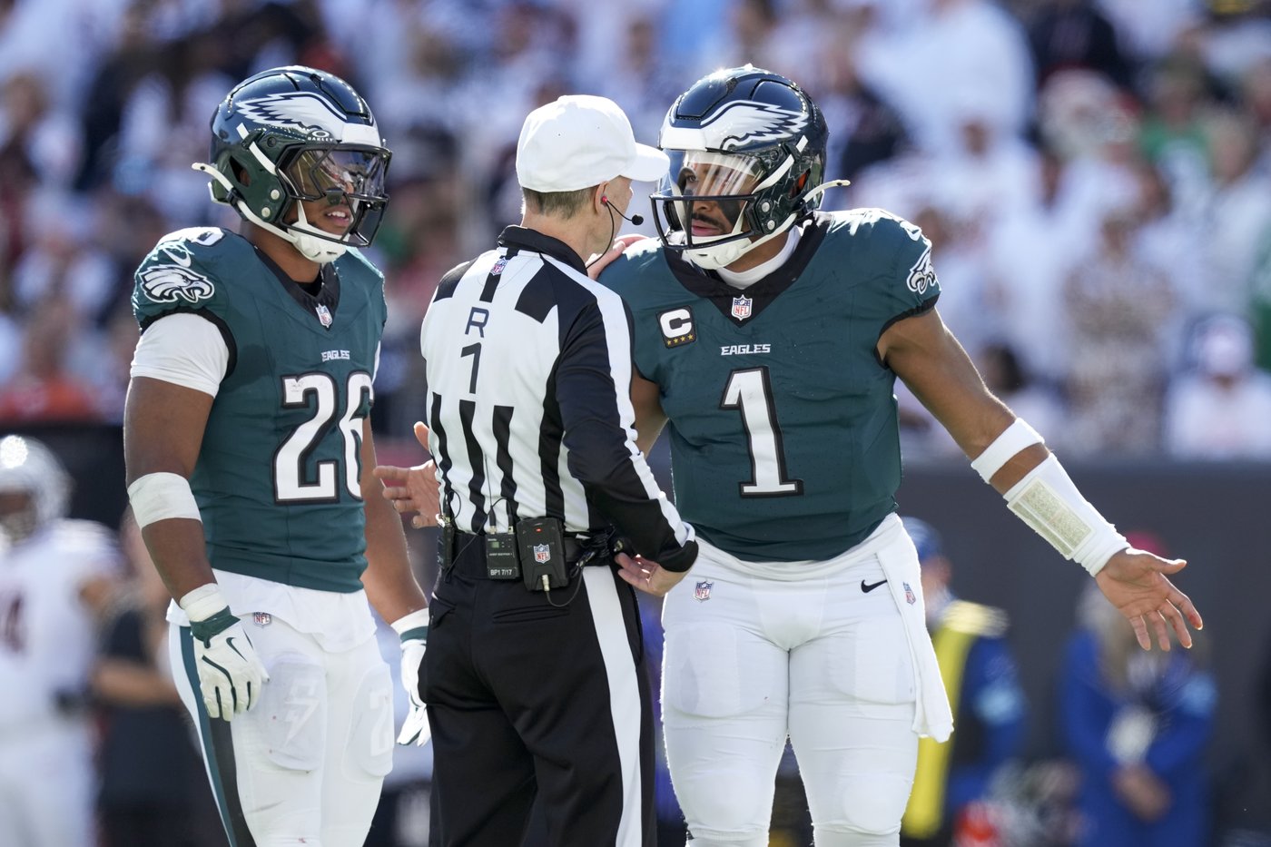 Eagles QB Hurts' mismatched cleats and stout performance puts Bengals in knots | iNFOnews.ca