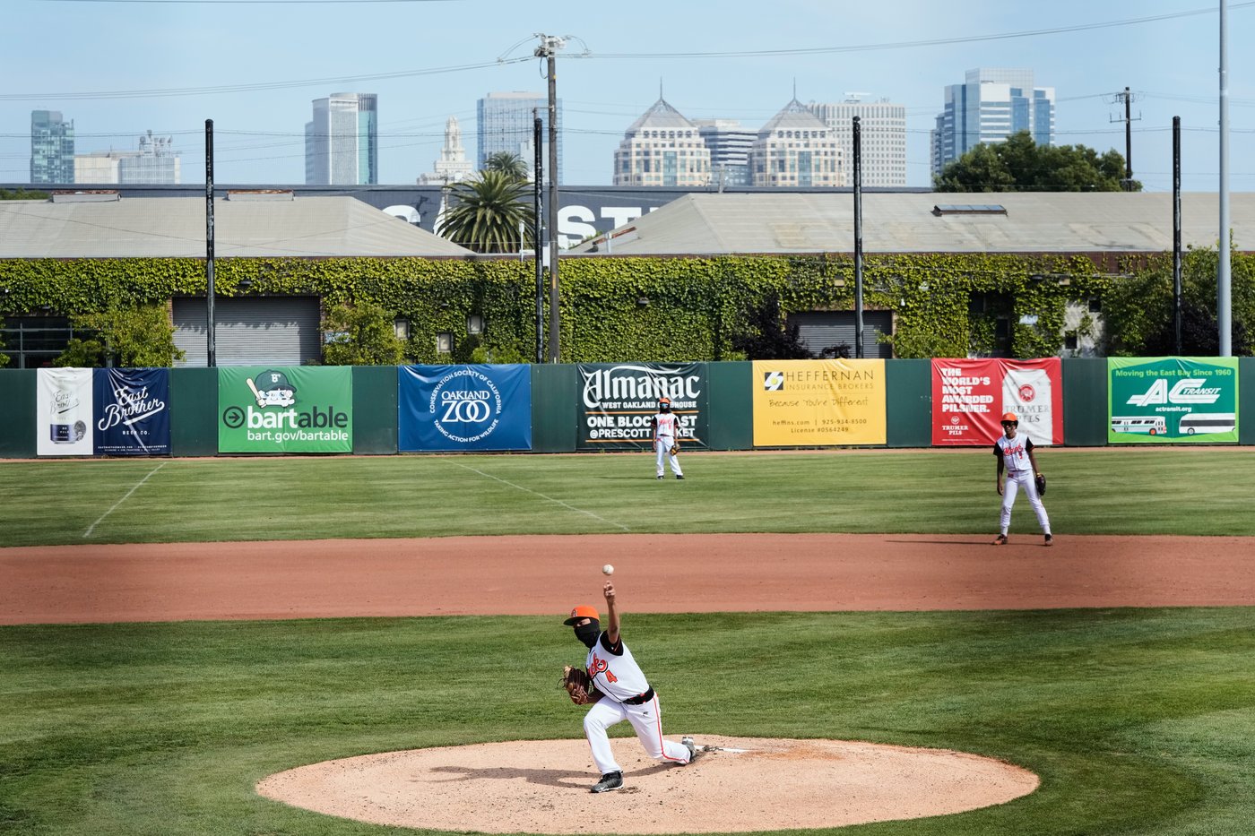 The Oakland high school that produced Frank Robinson and others fights to keep baseball alive | iNFOnews.ca