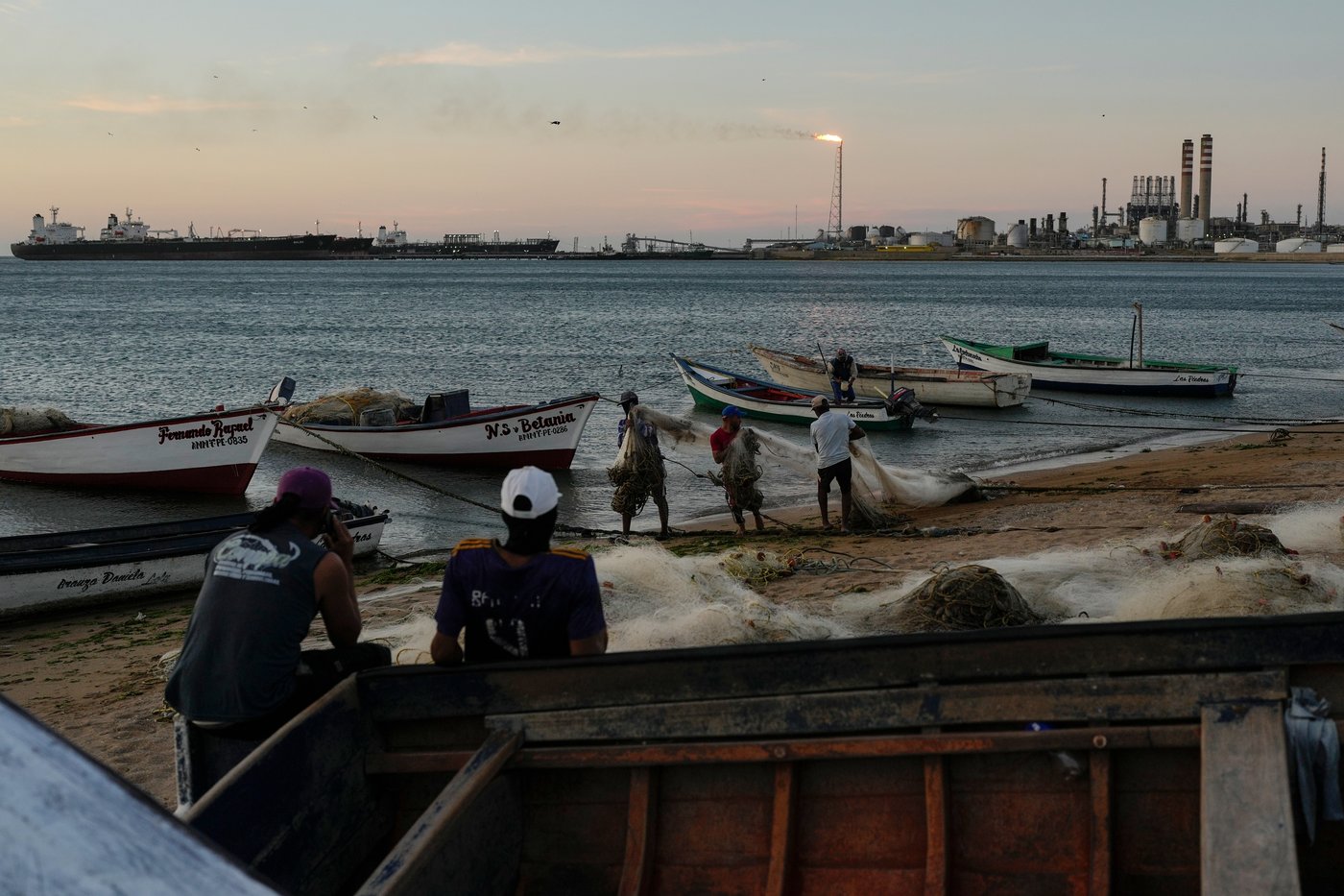 Photos show daily life along Venezuela’s oil coast after Maduro’s capture | iNFOnews.ca