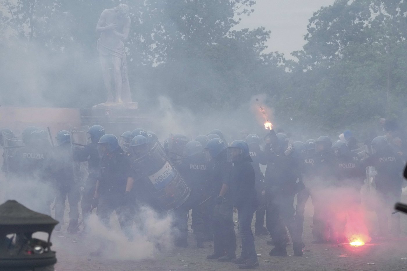 Rome derby clashes likened to 'urban warfare' with 24 police officers injured | iNFOnews.ca