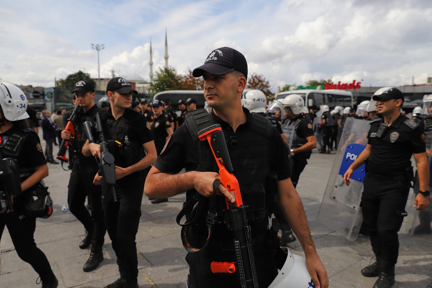 Police detain dozens at an Istanbul courthouse protest over LGBTQ+ crackdown | iNFOnews.ca Police detain dozens at an Istanbul courthouse protest over LGBTQ+ crackdown | iNFOnews.ca