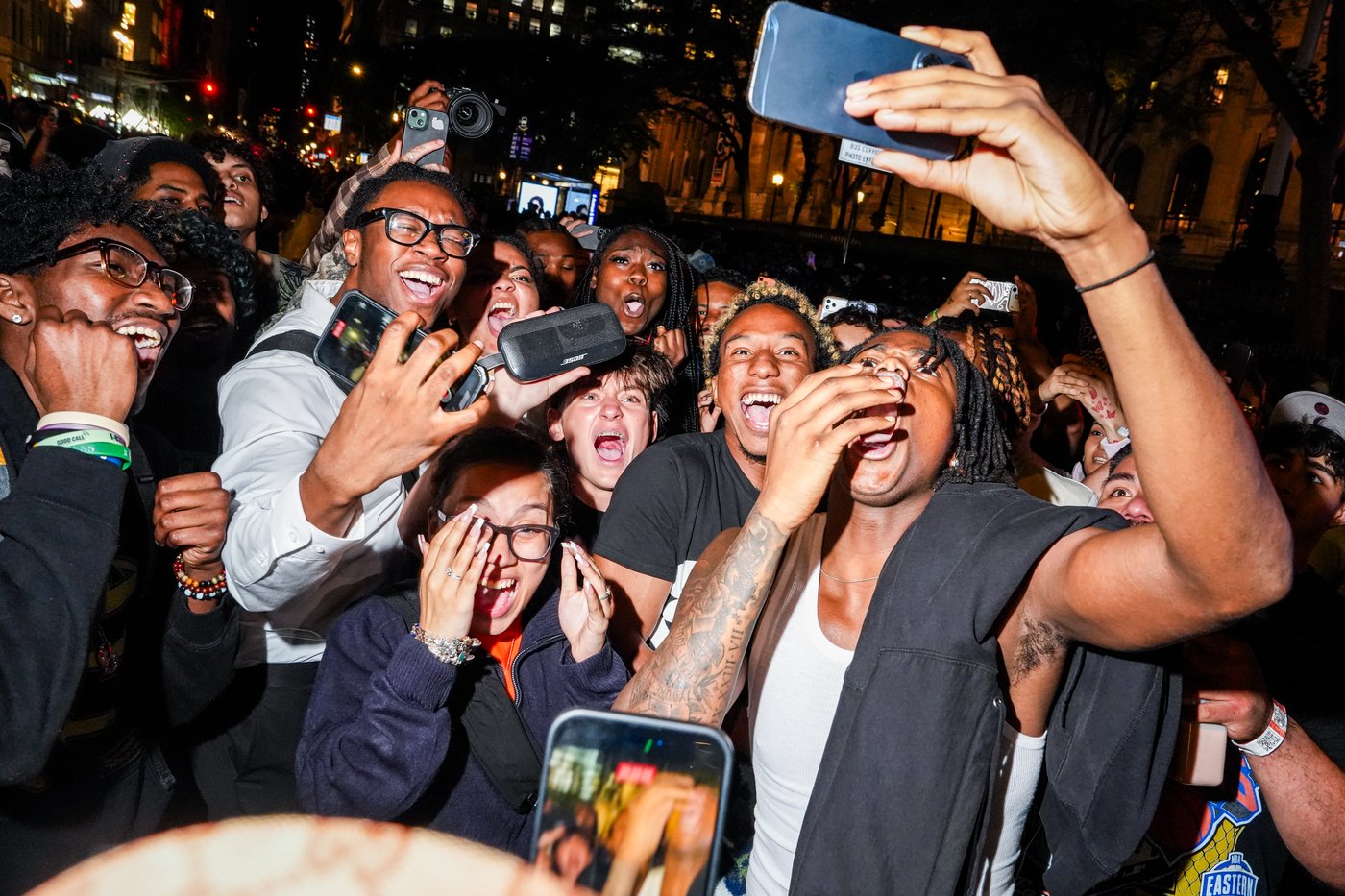 A 'rowdy' Knicks watch party ends with 21 in custody and 5 officers injured | iNFOnews.ca