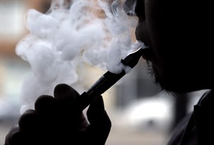 B.C. to ban e-cigarette sales to youth, restrict indoor use | iNFOnews.ca CP32161626