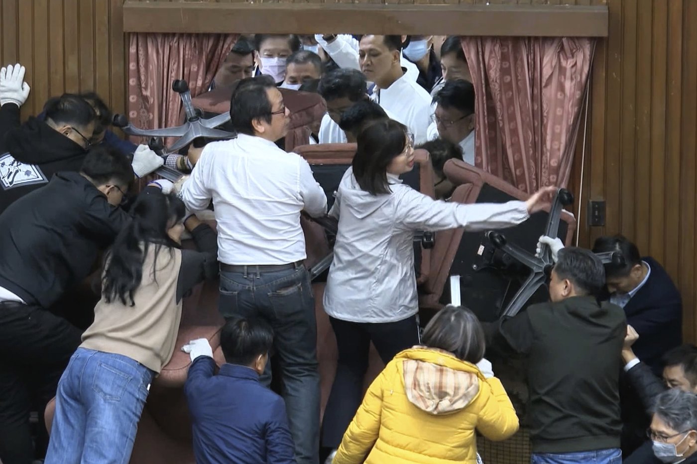 Taiwan lawmakers clash after one party breaks into legislature to occupy speaker's chair | iNFOnews.ca