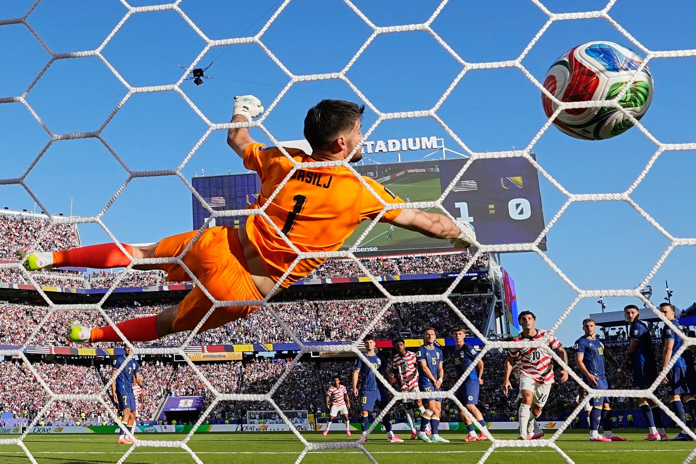U.S. beats Bosnia-Herzegovina 2-0 to advance to round of 16 and keep its World Cup dreams alive | iNFOnews.ca U.S. beats Bosnia-Herzegovina 2-0 to advance to round of 16 and keep its World Cup dreams alive | iNFOnews.ca