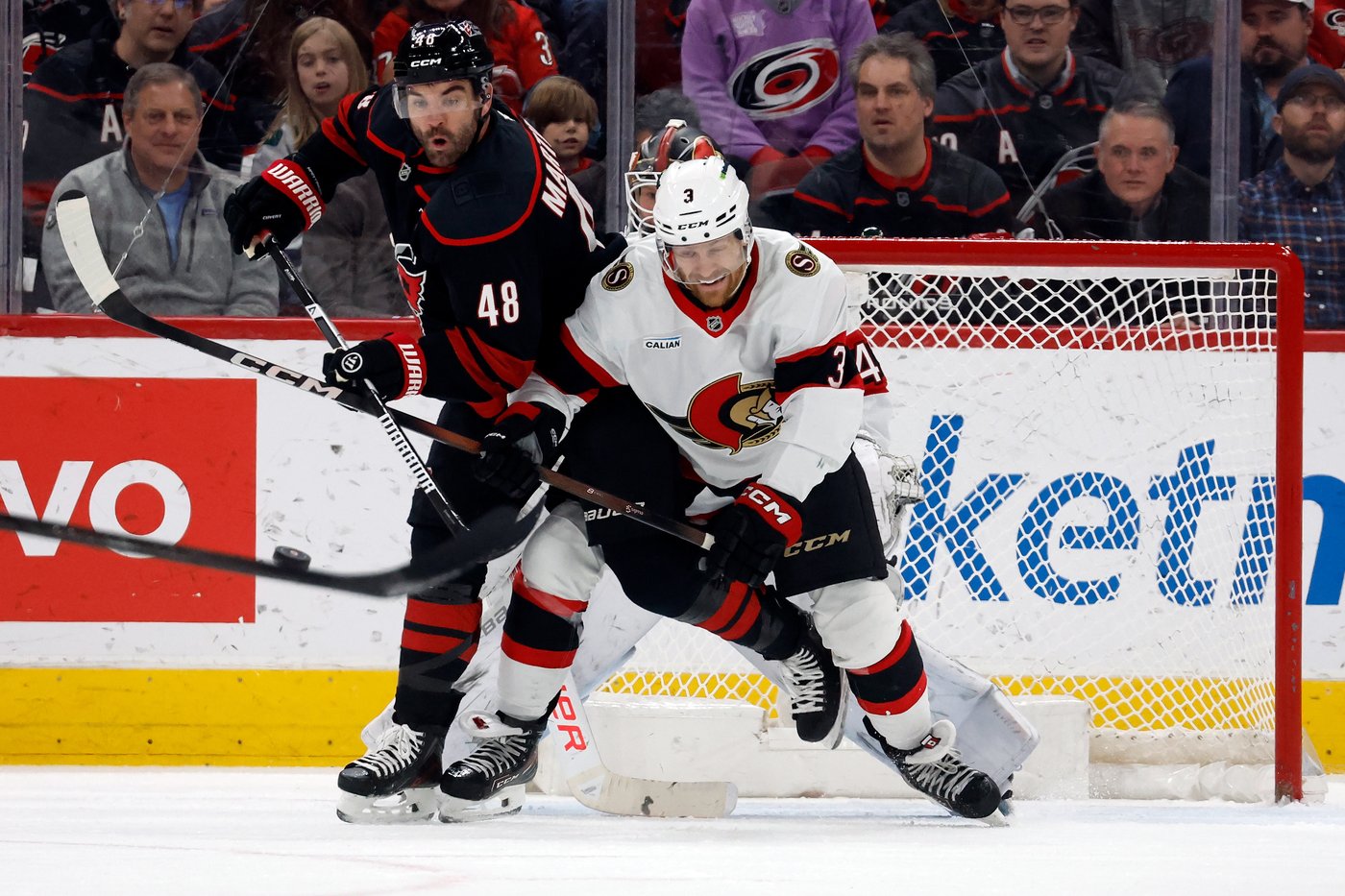Jordan Staal's late goal lifts Hurricanes past Senators 4-3 | iNFOnews.ca
