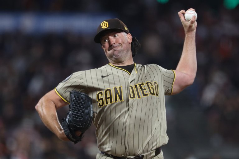 Ray gets 100th career win as Padres hold off Giants 7-5 to maintain wild-card edge | iNFOnews.ca