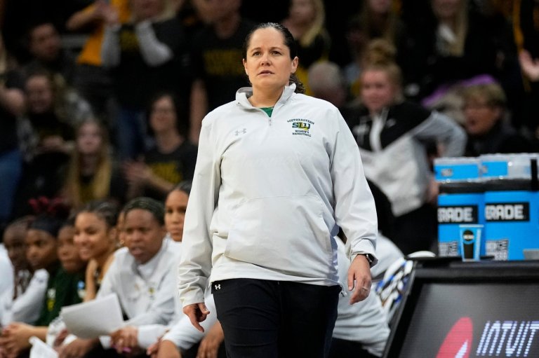 Georgia hires Guzzardo from McNeese State as new coach 1 day after Abrahamson-Henderson's exit | iNFOnews.ca