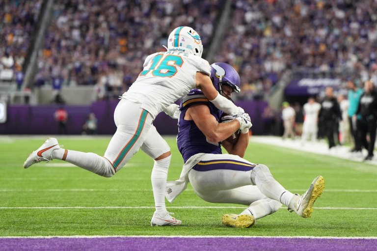 A slide at the 1 flips Vikings bettors’ fate as Dolphins cover in 15-10 loss | iNFOnews.ca