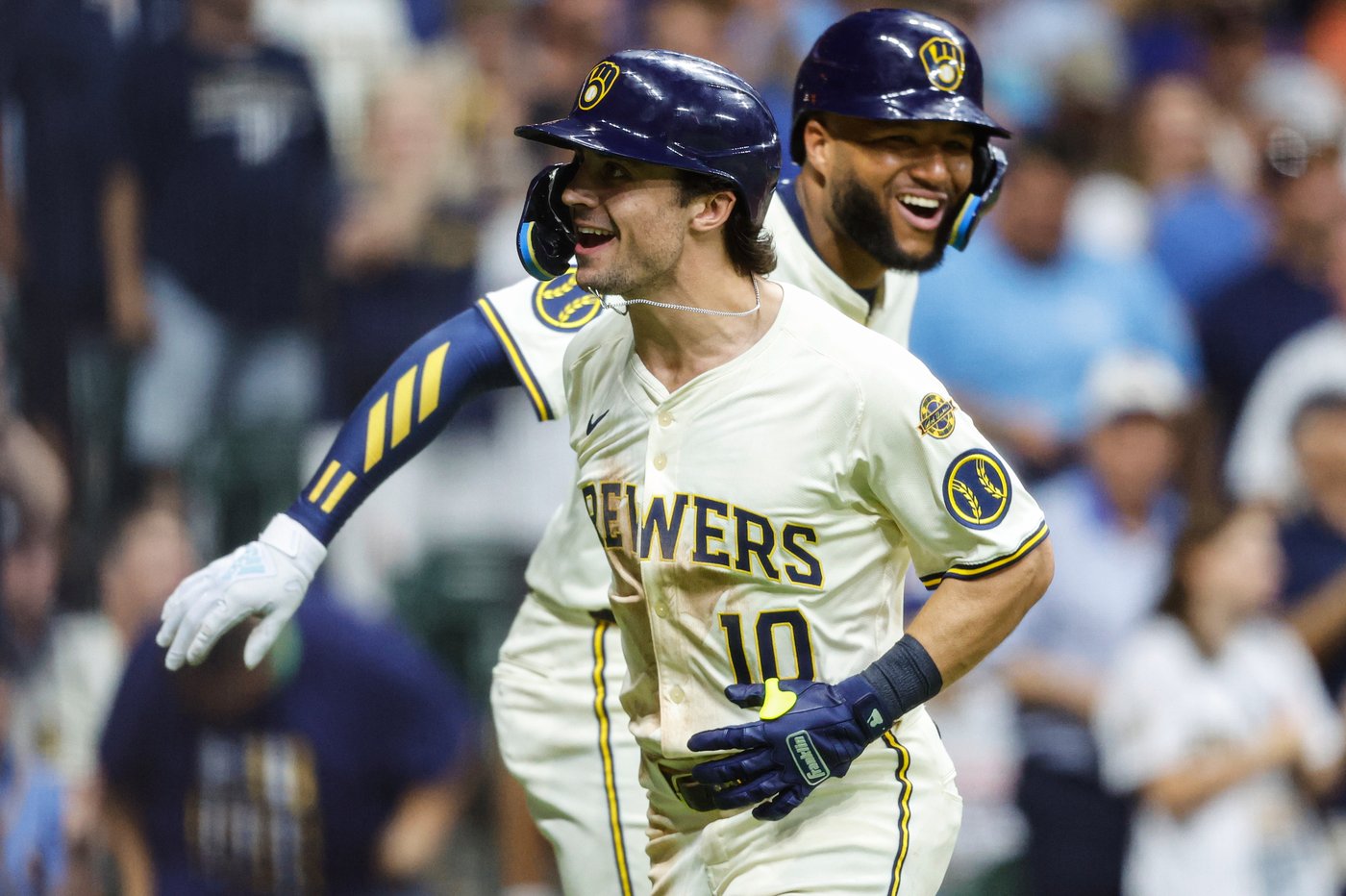 Brewers hit 3 HRs in 8-4 win over Cubs, take top spot in NL Central | iNFOnews.ca Brewers hit 3 HRs in 8-4 win over Cubs, take top spot in NL Central | iNFOnews.ca
