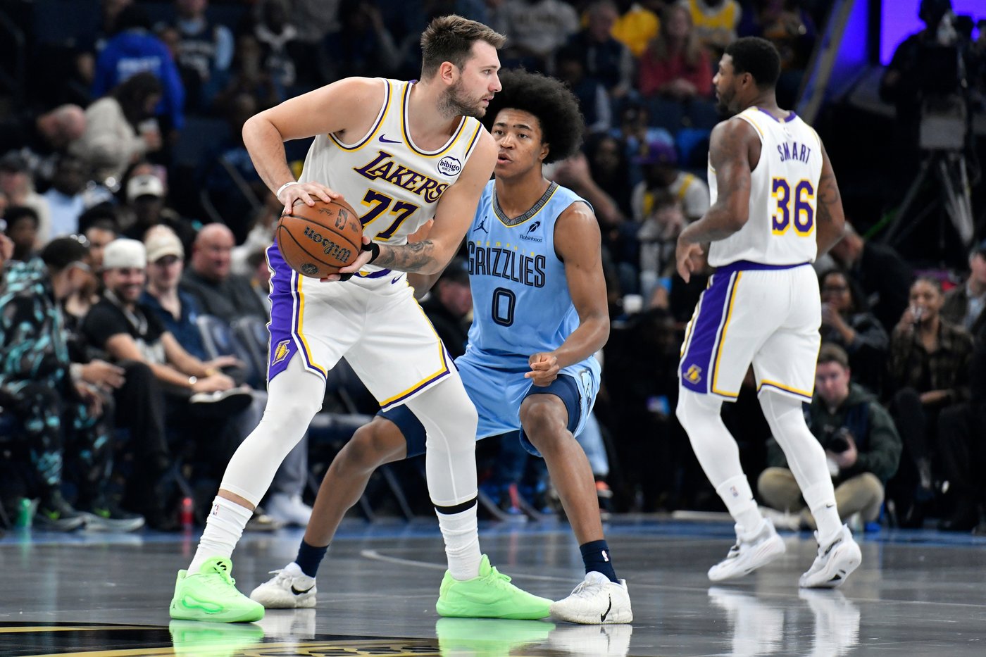Doncic returns after 3-game absence, scores 44 to lead Lakers past Grizzlies 117-112 | iNFOnews.ca