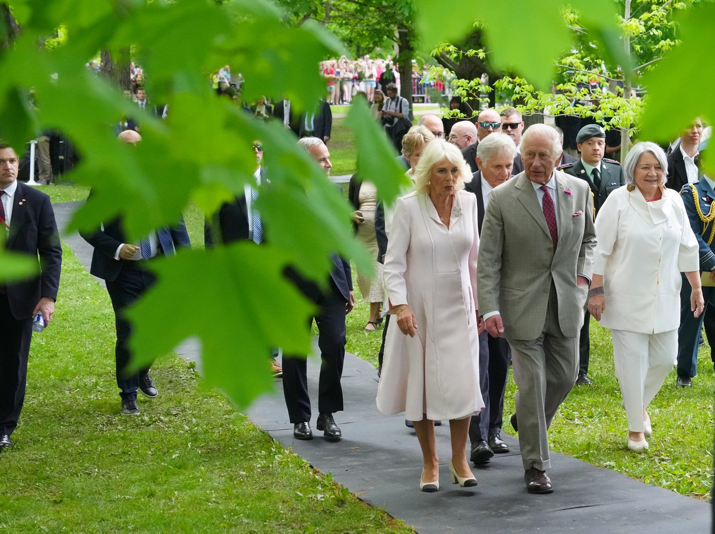 King Charles, Queen Camilla delight Ottawa crowds with 'momentous' royal visit | iNFOnews.ca