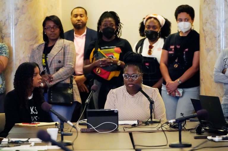 Woman sues Mississippi police over son's killing | iNFOnews.ca
