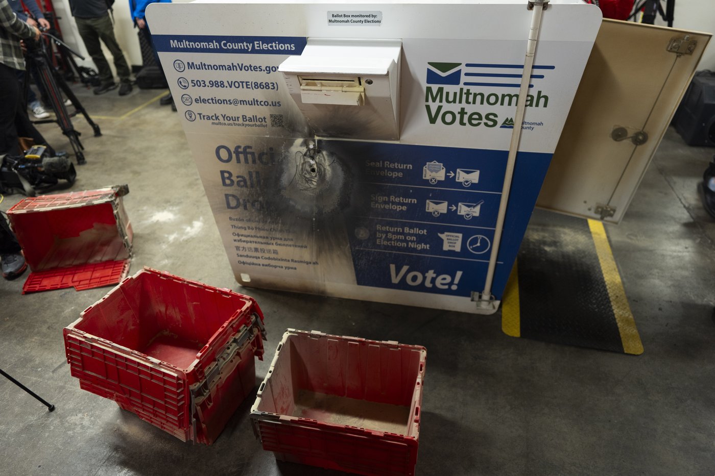 FBI offers up to $25,000 reward for information about suspect behind Northwest ballot box fires | iNFOnews.ca FBI offers up to $25,000 reward for information about suspect behind Northwest ballot box fires | iNFOnews.ca