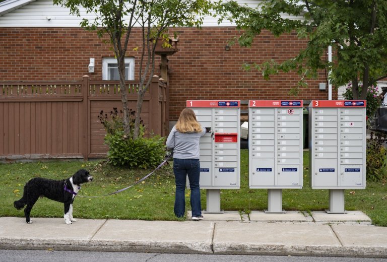 Mail delivery set to resume as Canada Post workers to switch to rotating strikes | iNFOnews.ca