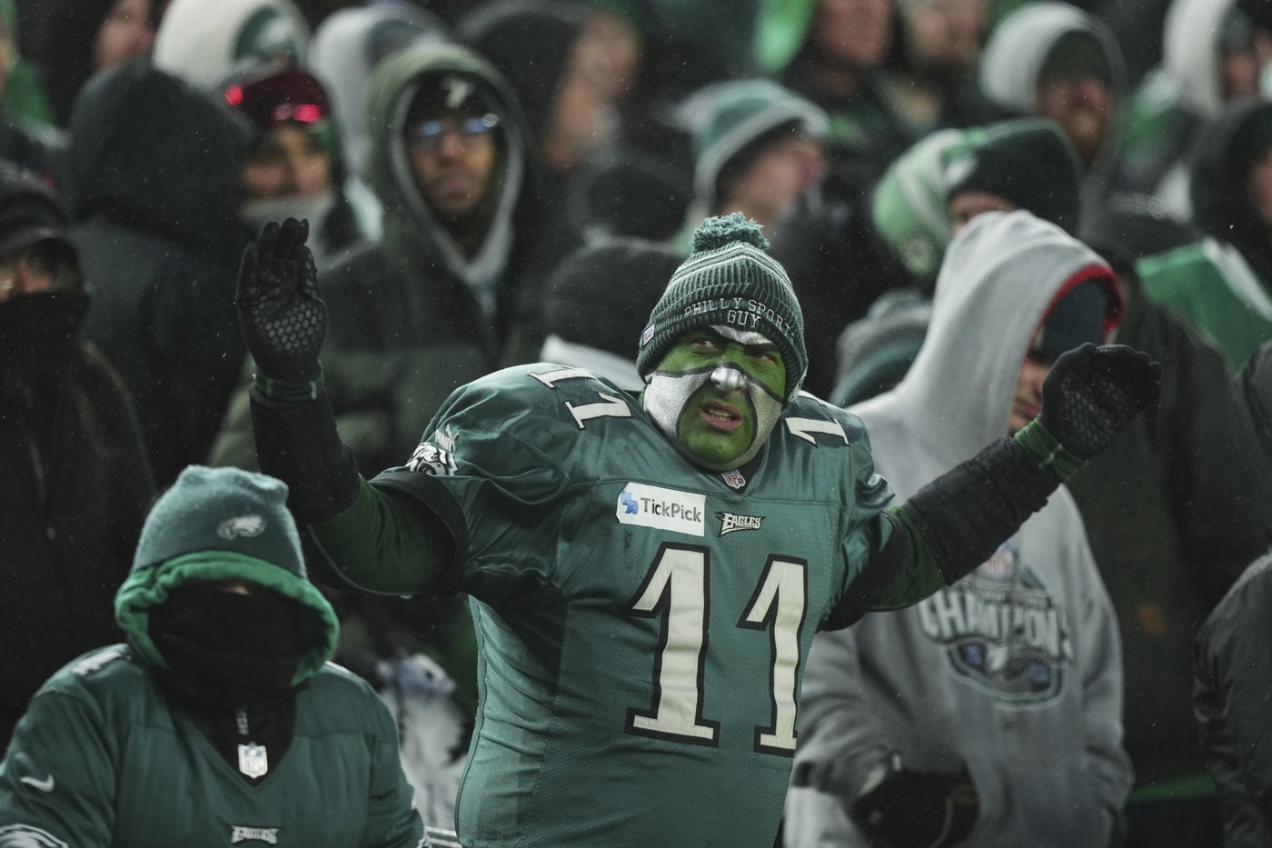 Barkley runs for 78- and 62-yard TDs in the snow and Eagles top Rams 28-22 to head to NFC title game | iNFOnews.ca Barkley runs for 78- and 62-yard TDs in the snow and Eagles top Rams 28-22 to head to NFC title game | iNFOnews.ca