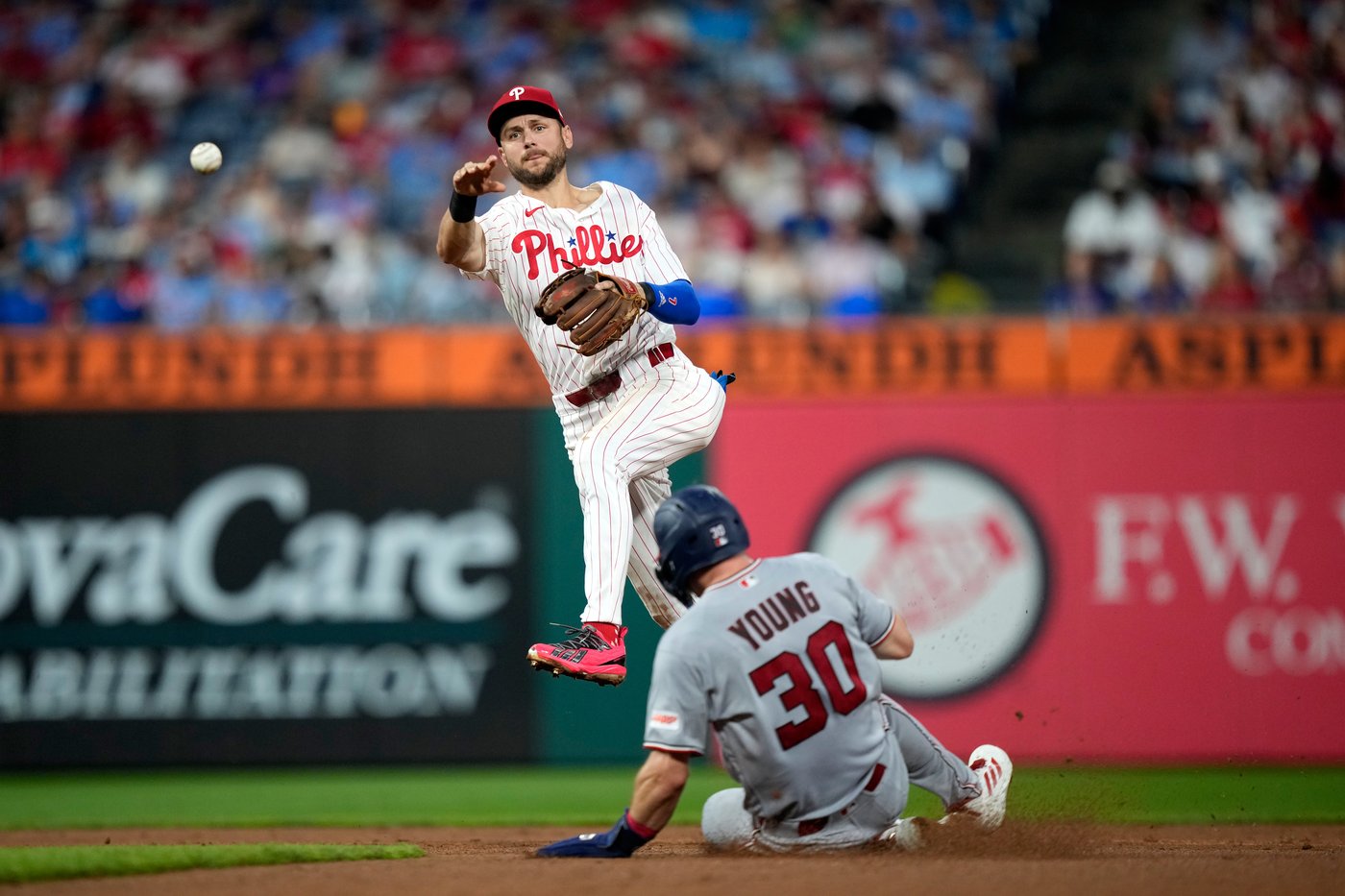 Abrams hits tiebreaking triple in 11th and pitcher Mikolas drives in run as Nats beat Phils 10-4 | iNFOnews.ca