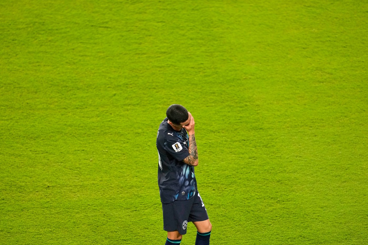 Paraguay's Miguel Almiron becomes 1st player red-carded at the World Cup for covering his mouth | iNFOnews.ca Paraguay's Miguel Almiron becomes 1st player red-carded at the World Cup for covering his mouth | iNFOnews.ca