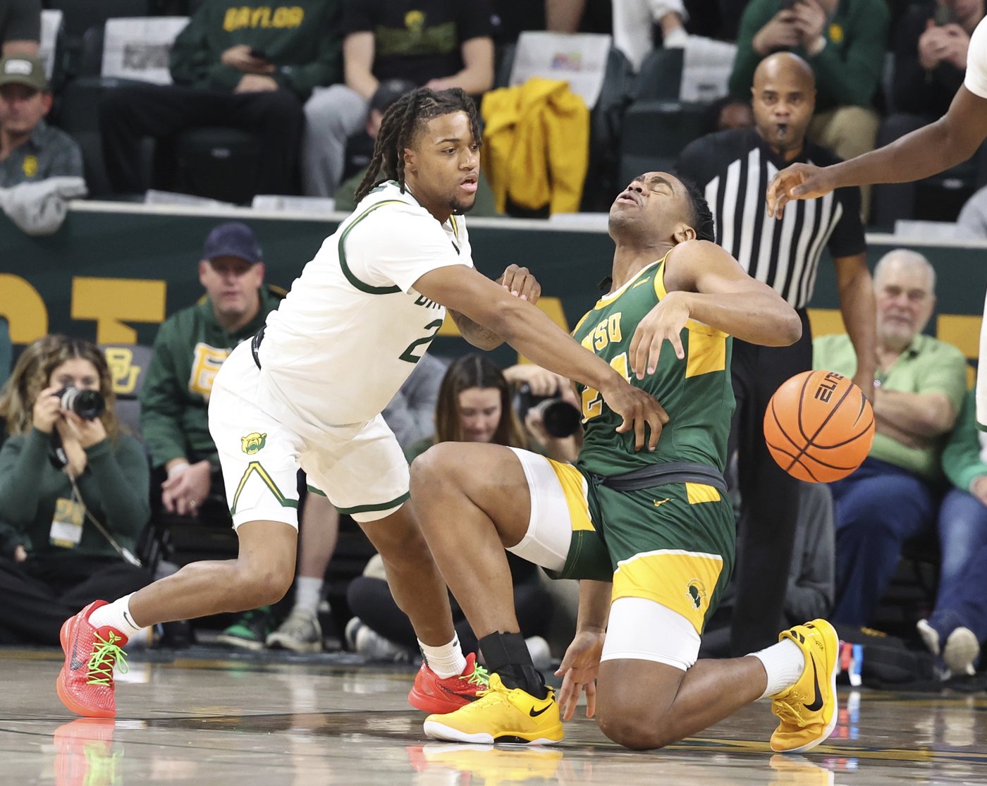 Robert Wright III sets a Baylor freshman record with 13 assists, the Bears beat Norfolk State 94-69 | iNFOnews.ca